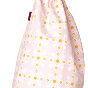 <img src="laundry bag.jpg" alt="laundry bag in pink geometric floral print "> 