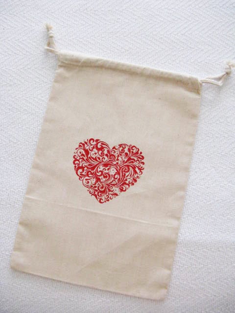 <img src="lauundry bag.jpg" alt="laundry lingerie travel bag with red heart"> 