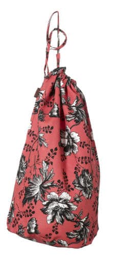 <img src="laundry bag.jpg" alt="laundry bag in red for dirty clothing with drawstring "> 
