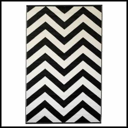 <img src="rug.jpg" alt="Black and white chevron indoor/outdoor rug in recycled plastic">