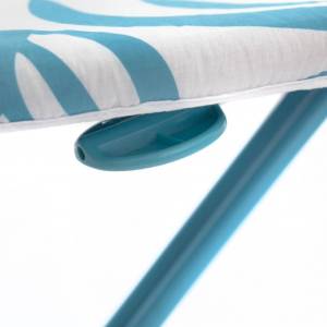   <img src="safe ironing board.jpg" alt="ironing board safety features "> 