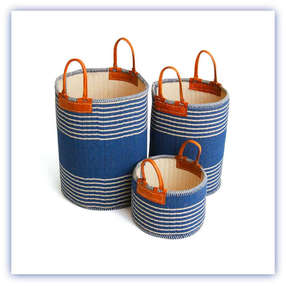 <img src="basket.jpg" alt="Fabric basket set in blue and white with leather handles"> 